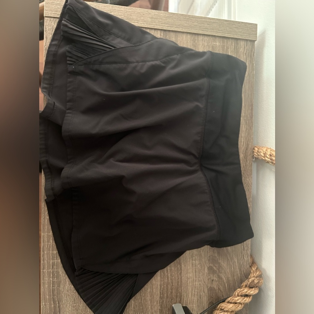 Lululemon black skirt. 12”. Mid rise